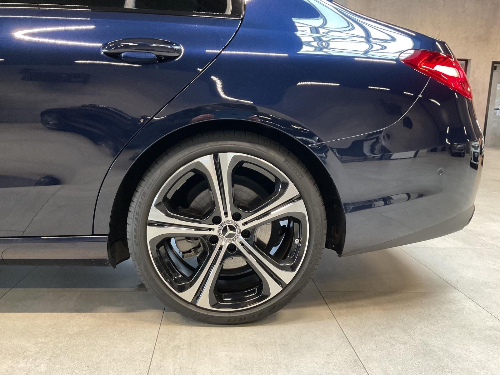 Mercedes-Benz C 200 AVANTGARDE Sedan