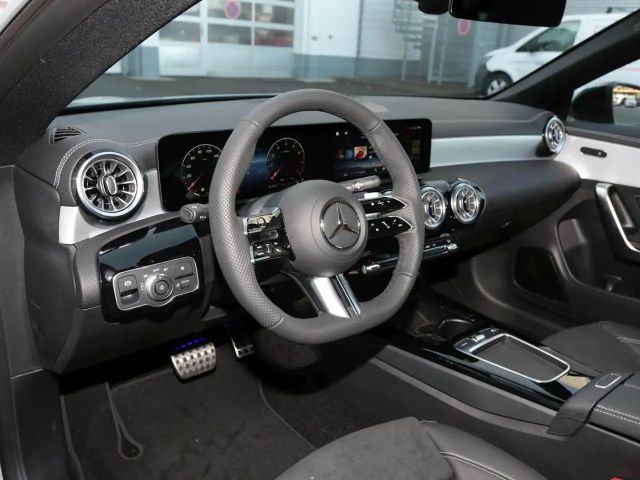 Mercedes-Benz CLA 200 AMG Line Coupé