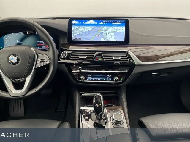 BMW 530 530d Luxury Line Sedan