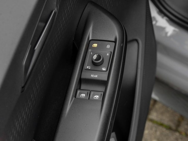 Cupra Born Born LED App-Connect Ganzj.reifen Alu 19"