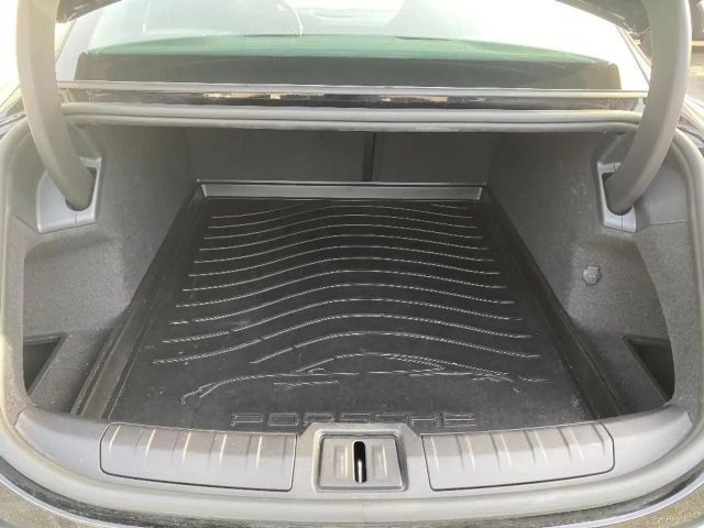 Porsche Taycan 71kWh