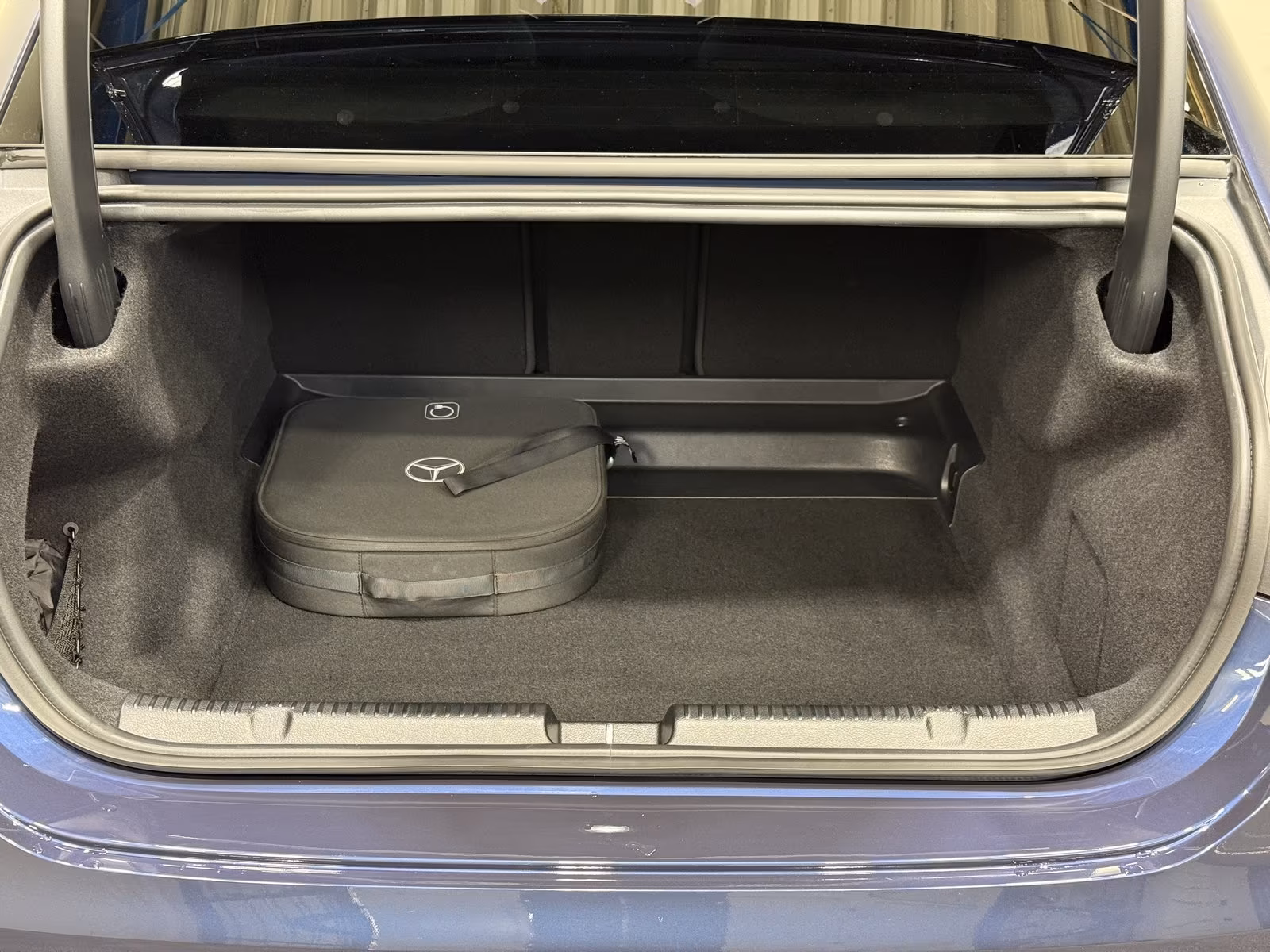 Mercedes-Benz EQE 300 AMG Line Premium Sedan