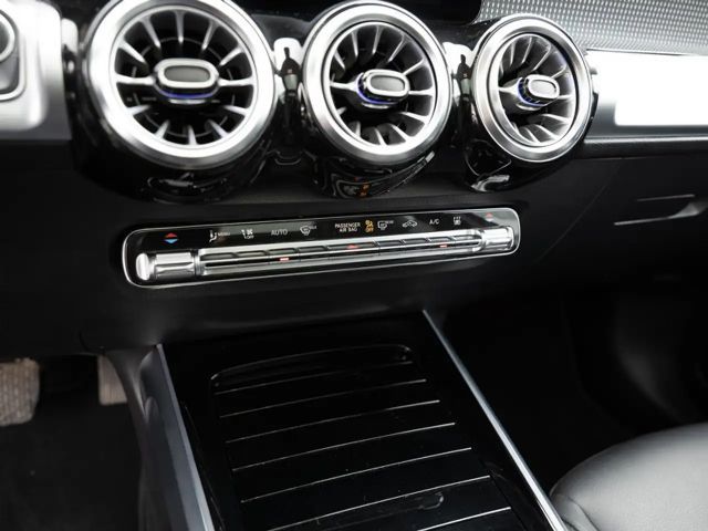 Mercedes-Benz EQB 300 4MATIC Progressive