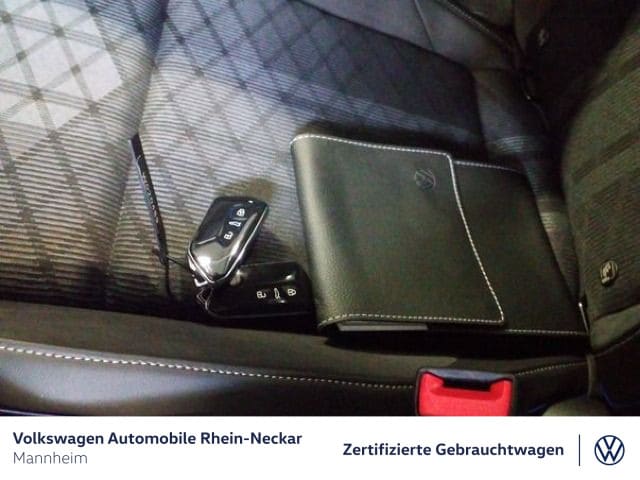 Volkswagen Golf 1.5 TSI Golf VIII Plus R-Line