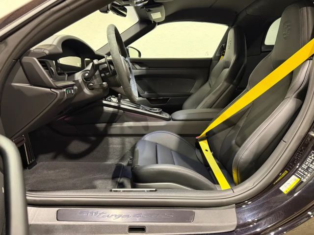 Porsche 992 4 Cabrio GTS Targa