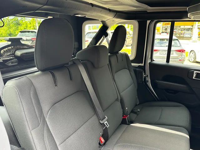 Jeep Wrangler 4xe Sahara