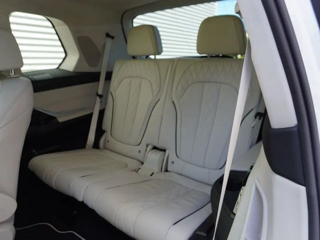 BMW X7 M 50i HeadUp Laser AHK SkyLounge Aktivlenkung 6-Sitz