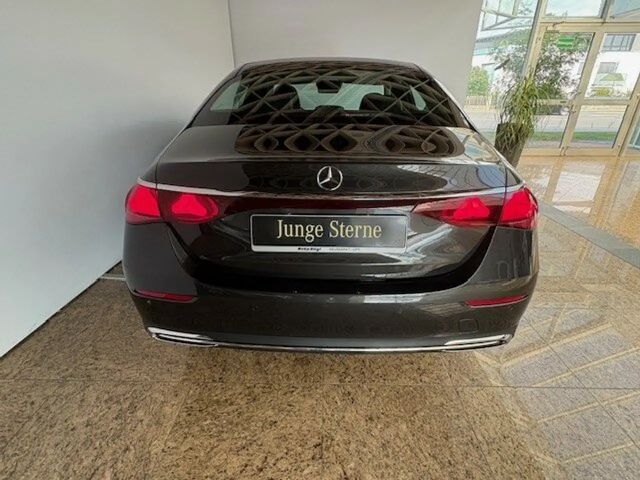 Mercedes-Benz E 200 AVANTGARDE Sedan