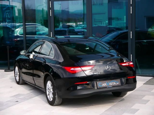Mercedes-Benz CLA 180 CLA 180 d Sedan