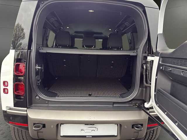 Land Rover Defender 110 Dynamic SE