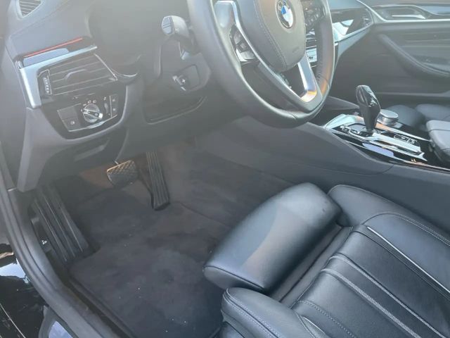 BMW 520 520d Luxury Line Touring xDrive