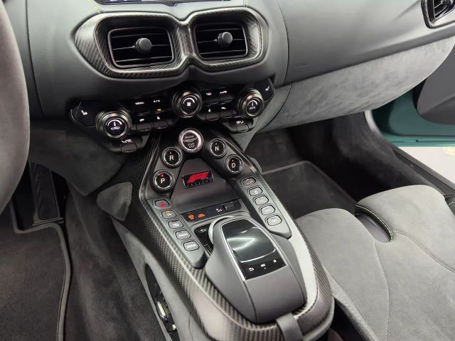 Aston Martin Vantage V8