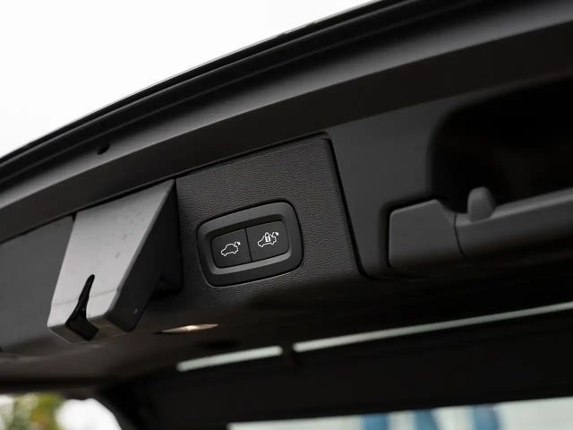 Volvo XC60 AWD Dark Plus