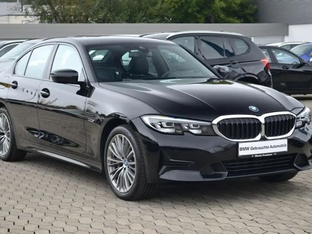 BMW 330 330e Sedan Sport Line