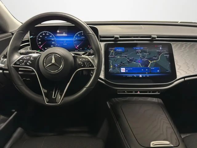 Mercedes-Benz E 200 AVANTGARDE Sedan