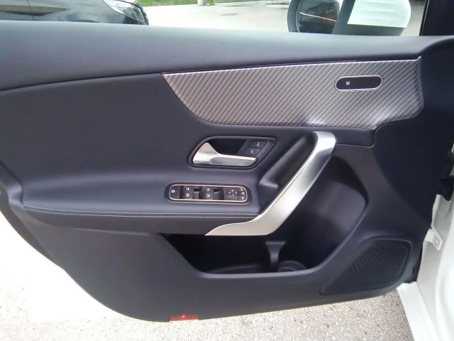 Mercedes-Benz A 180 Hatchback Progressive