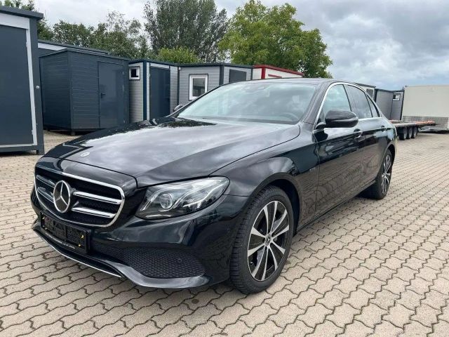 Mercedes-Benz E 300 E 300 e Sedan