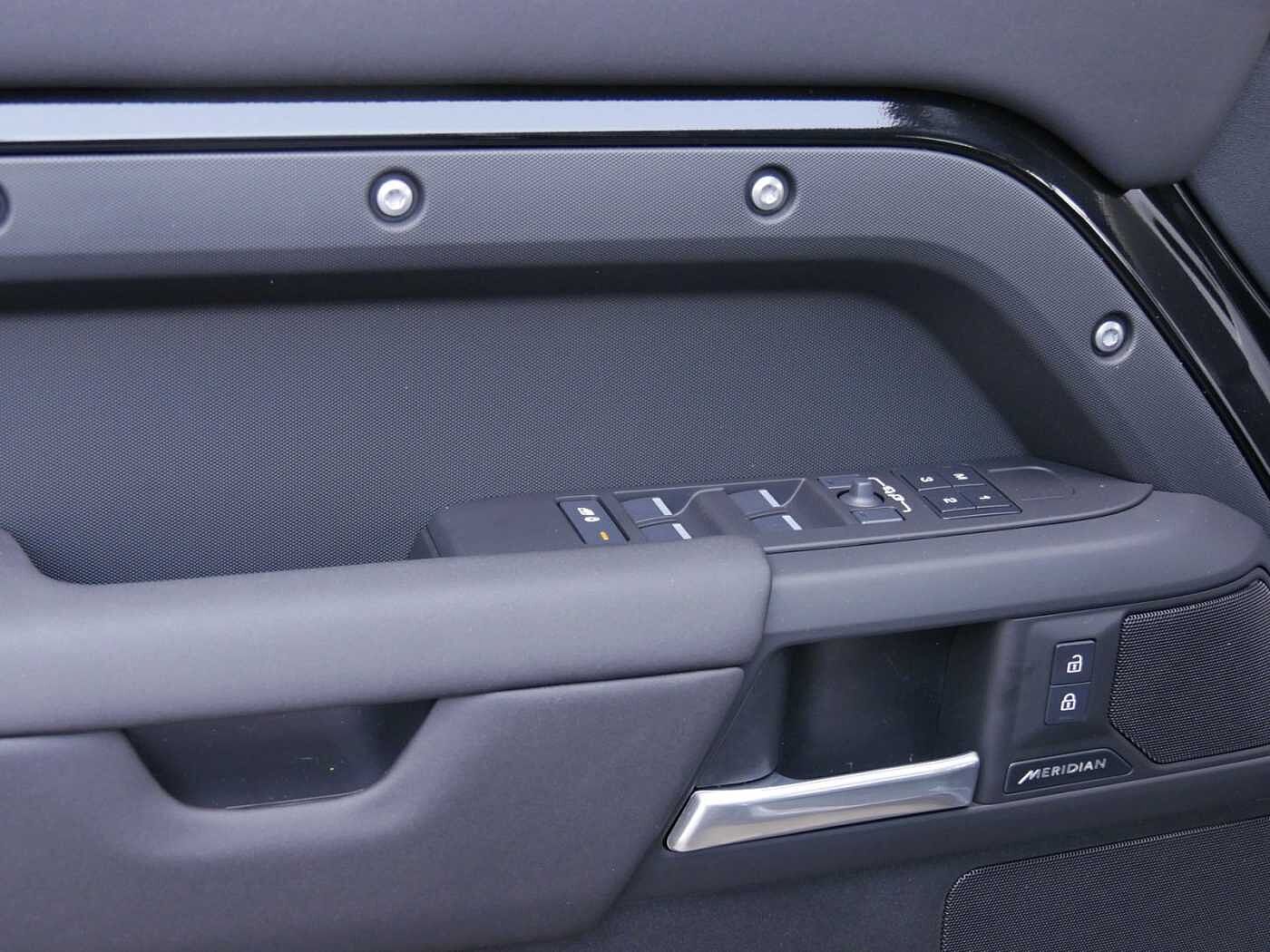 Land Rover Defender 110 Dynamic SE