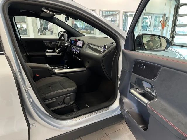 Mercedes-Benz GLA 180 AMG Line