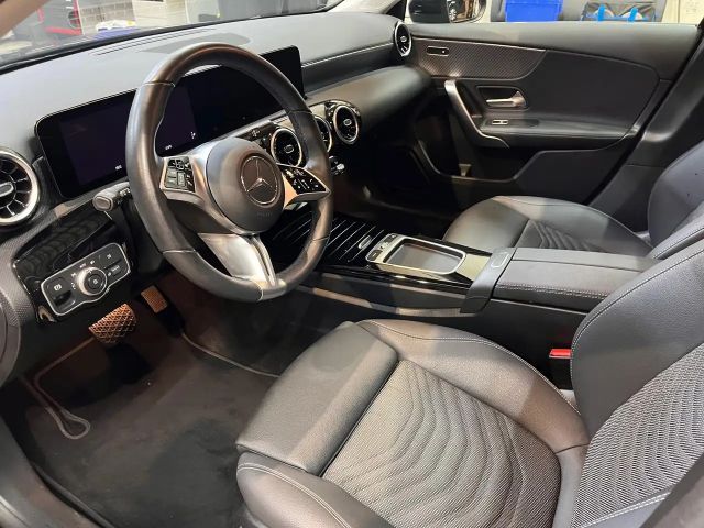 Mercedes-Benz A 200 Hatchback