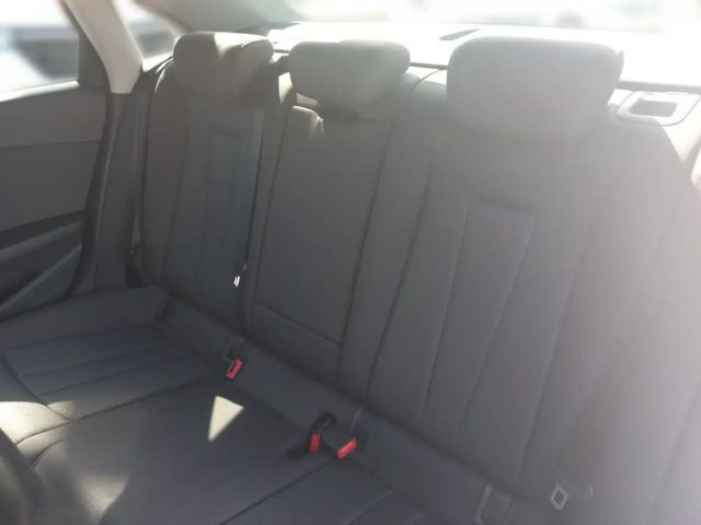 Audi A4 35 TFSI S-Line S-Tronic Sedan