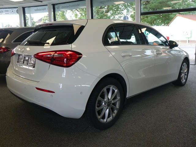 Mercedes-Benz A 200 A 200 Automatik +Navi+PDC+SHZ+Carplay+Android+Temp