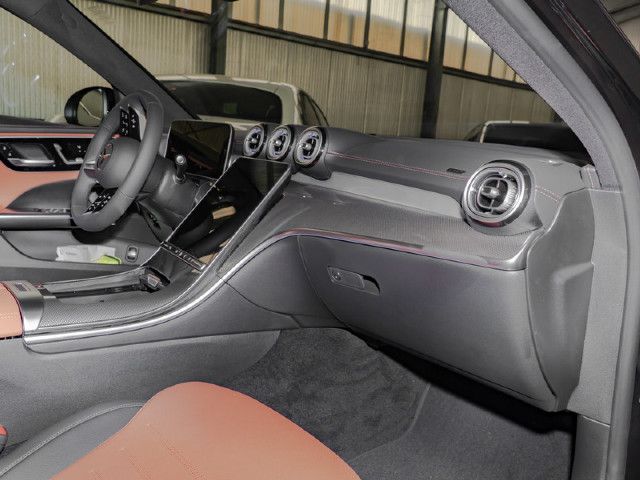 Mercedes-Benz C 200 AMG Line Sedan