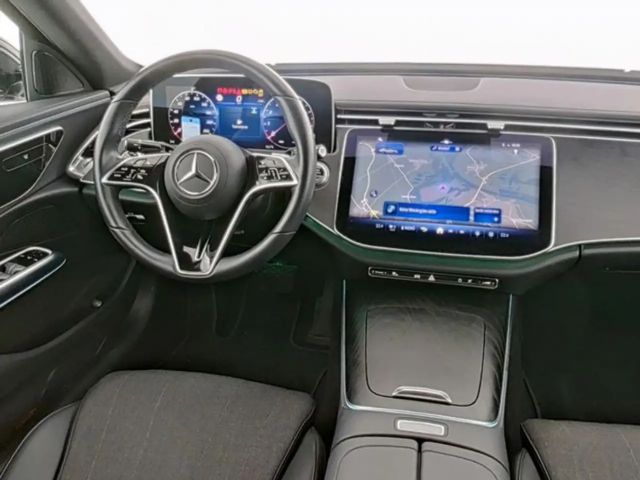 Mercedes-Benz E 200 Sedan