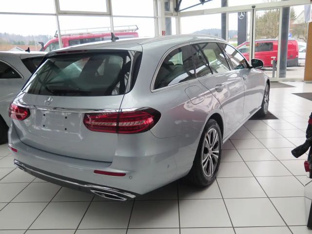 Mercedes-Benz E 220 AVANTGARDE E 220 d Estate