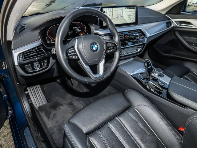 BMW 530 530d Luxury Line Sedan xDrive