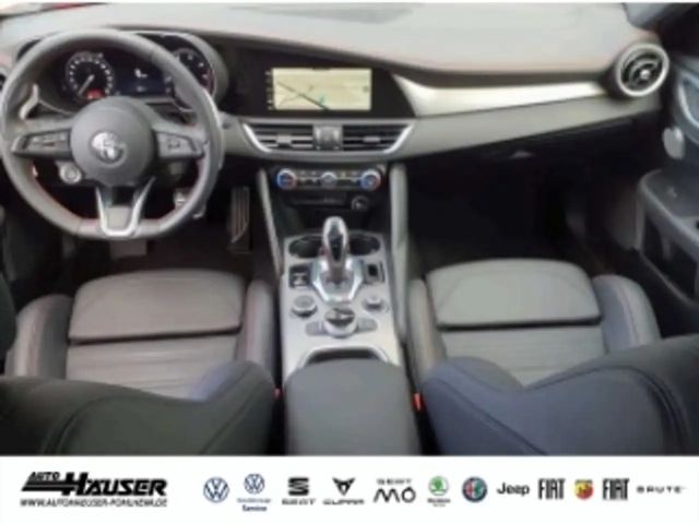 Alfa Romeo Giulia AT8 Q4 Turbo