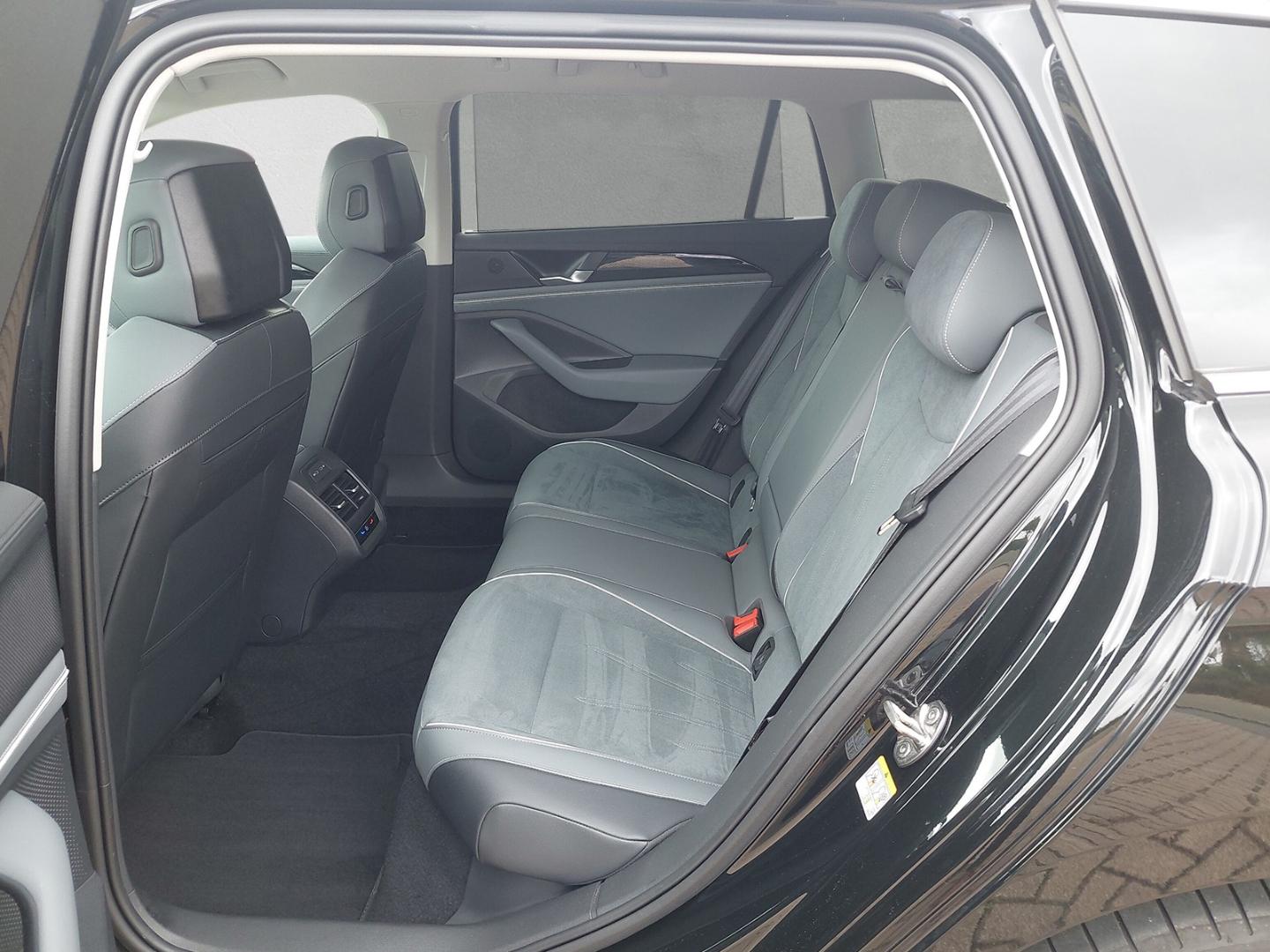 Volkswagen Passat 1.5 eTSI Business Variant