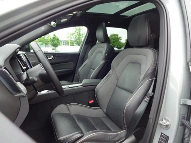 Volvo XC60 AWD Dark Plus