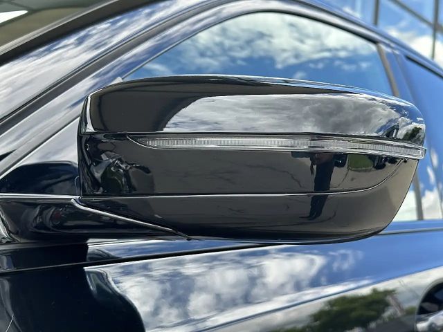 BMW 330 330e Sedan