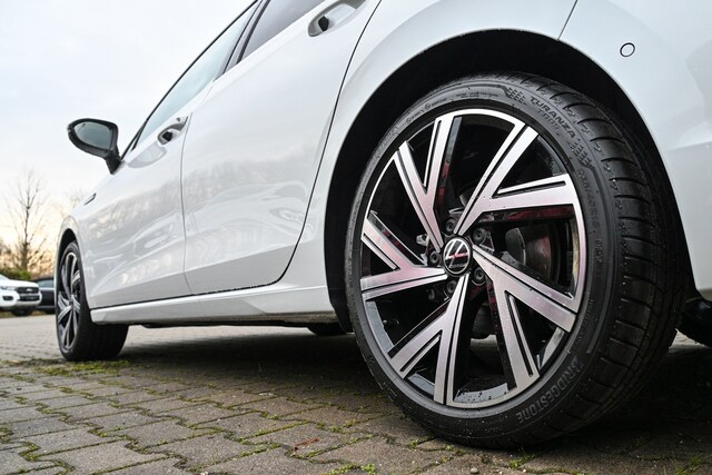Volkswagen Golf 2.0 TSI DSG Golf VIII Style
