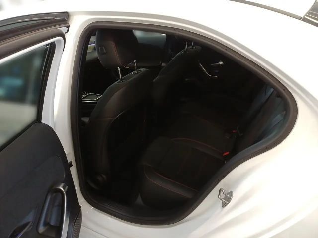 Mercedes-Benz A 250 A 250 e AMG Line