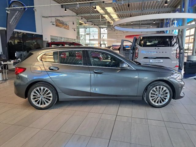 BMW 118 118i Luxury Line Sedan