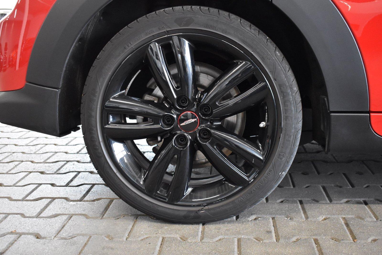 MINI Cooper John Cooper Works