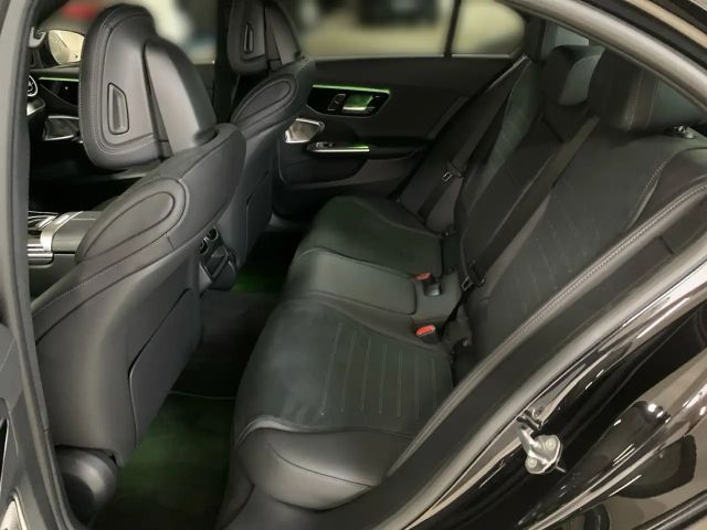 Mercedes-Benz C 200 AMG Line Sedan