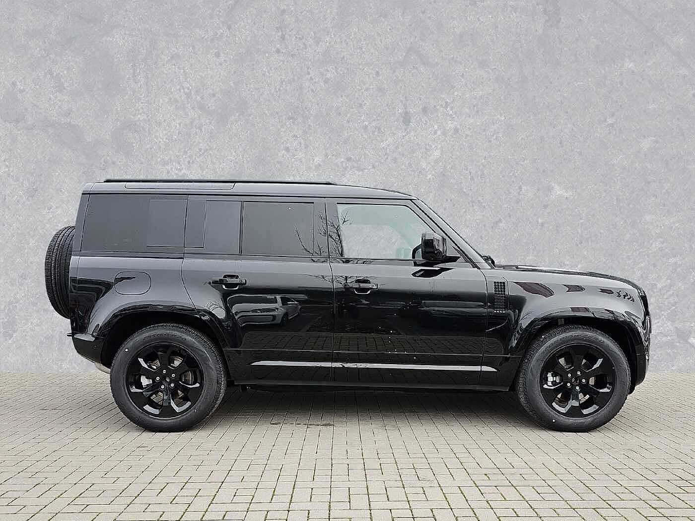 Land Rover Defender 110 Dynamic SE