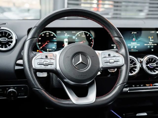 Mercedes-Benz GLA 200 AMG Line