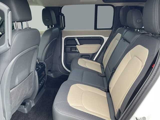 Land Rover Defender 110 Dynamic SE
