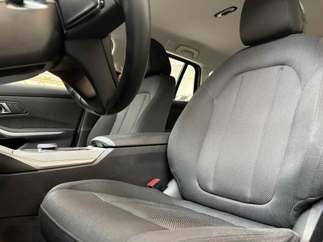 BMW 330 330e Touring