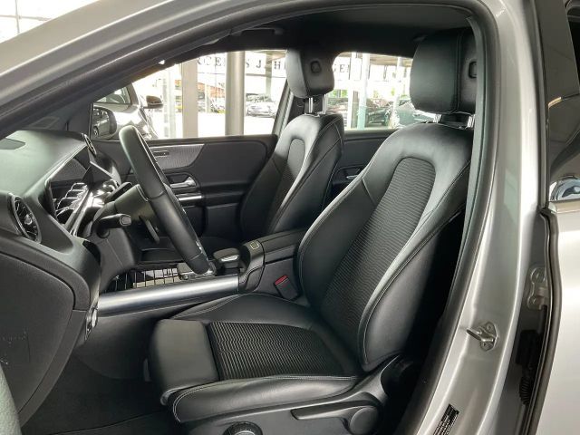 Mercedes-Benz B 180 B 180 KAMERA/SPUR/NAVI/GRA/PARKTRONIC