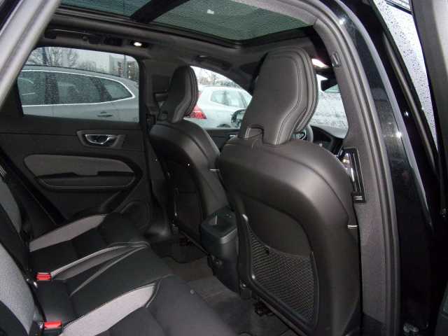 Volvo XC60 AWD Dark Plus