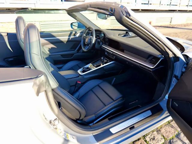 Porsche 992 4S Cabrio Carrera