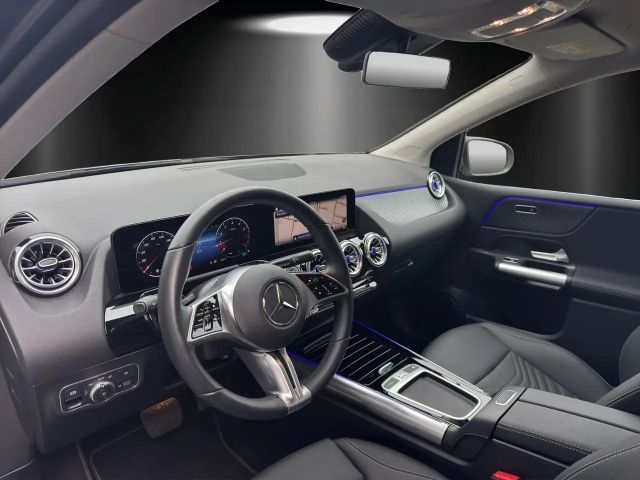 Mercedes-Benz B 220 4MATIC Sedan