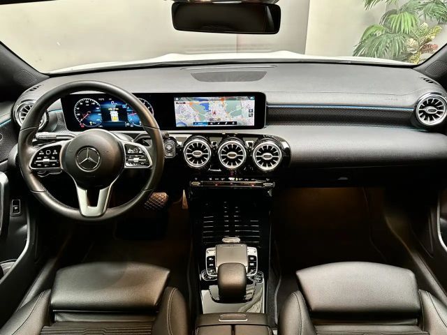 Mercedes-Benz CLA 200 Sedan