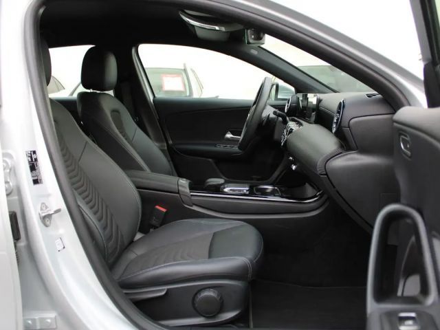 Mercedes-Benz A 180 A 180 d