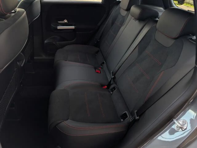 Mercedes-Benz B 180 AMG Line Sedan